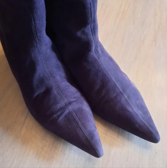 GUCCI ROYAL PURPLE SUEDE SLOUCHY POINT TOE KNEE BOOTS - Picture 3 of 8